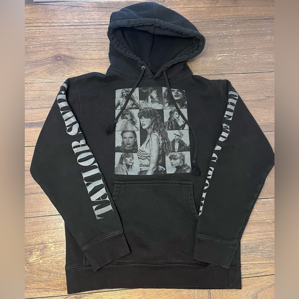 Taylor Swift The Eras Tour Black Hoodie Sweatshirt size Small